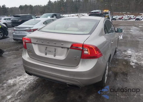 2016 Volvo S60 T5 Premier z USA, uszkodzony, nr VIN YV1612TK7G2392452
